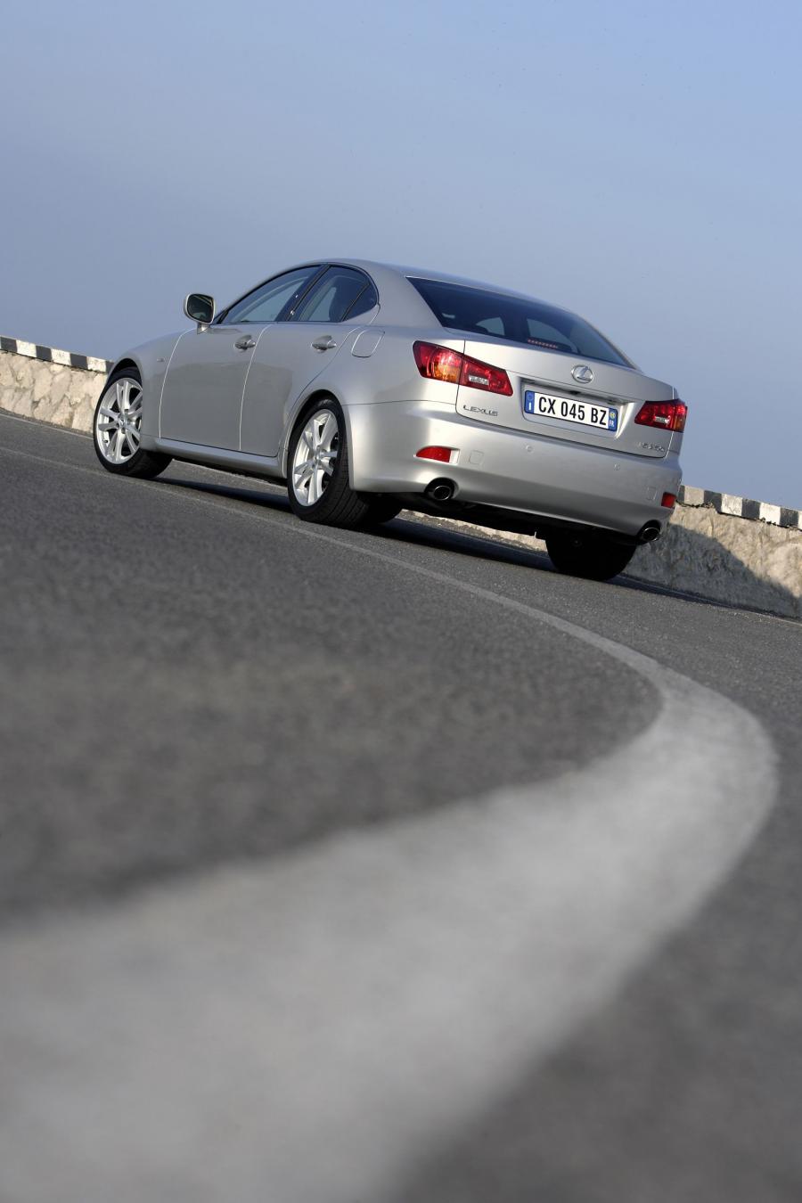  Lexus IS250 2005 года  (фото 28 из 141)